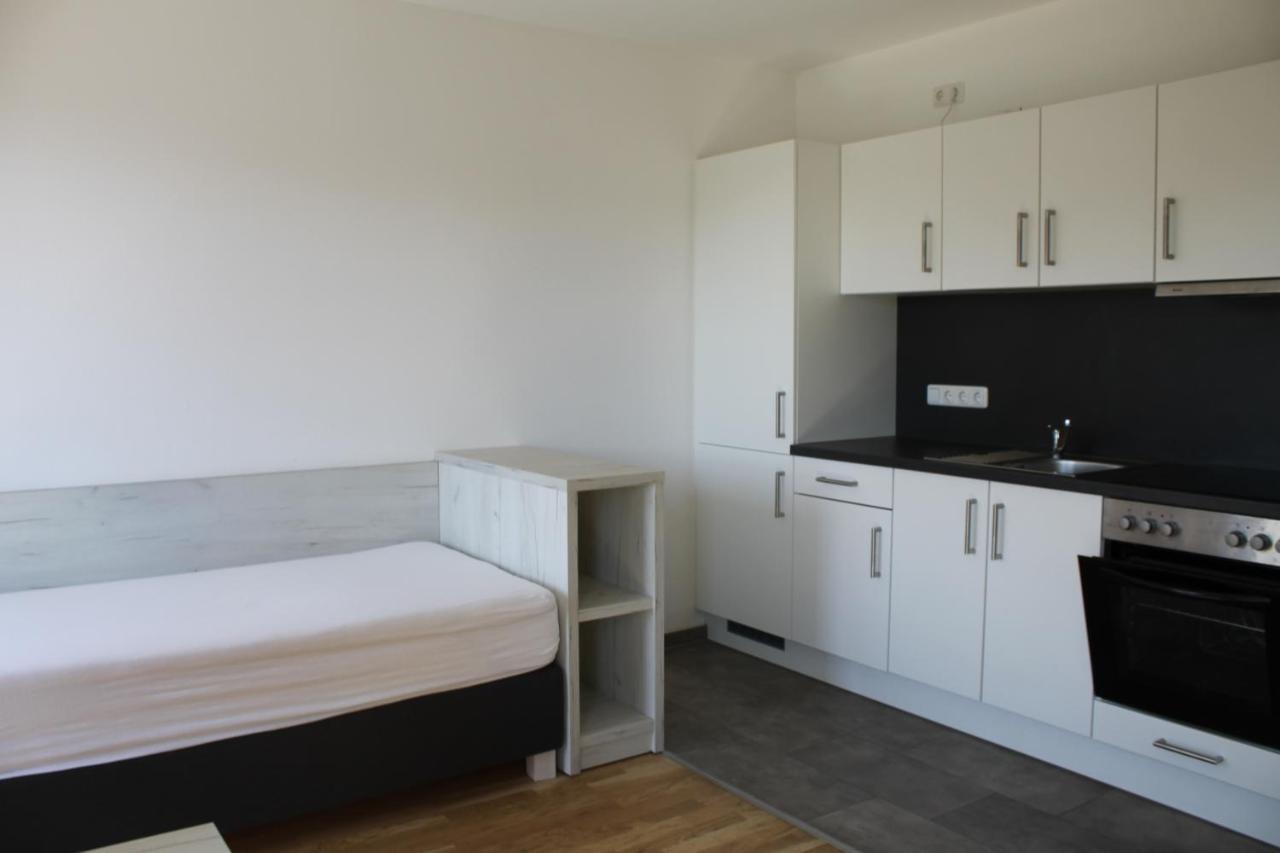 1 Zimmer Studioapartment Mit Bis Zu 2 Einzelbetten In Der Land Of Living Кельхайм Экстерьер фото